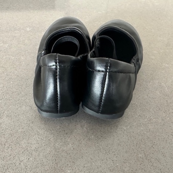 Gap/Old Navy Bundle Toddler Size 7 Sandals/Flats-Excellent Condition! - Picture 6 of 13